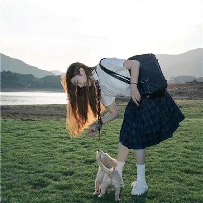 她房间里的云